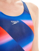 Speedo-AF-800381616691-allover-digital-recordbreaker-blue_red_close-up