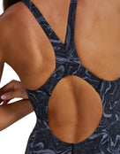 TYR - Womens Thresher Hyperblitz Open Back Kneeskin - Titanium Black - Model Back Close Up