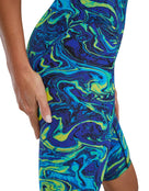 TYR - Womens Thresher Hyperblitz Open Back Kneeskin - Blue/Green - Model Side Leg