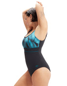 Speedo-scoopback-eclipse black green-model side
